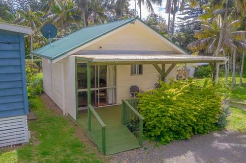 Birdwatchers Cottage-One Bedroom 1